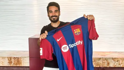 İlkay Gündoğan, Barcelona'ya resmi imzayı attı