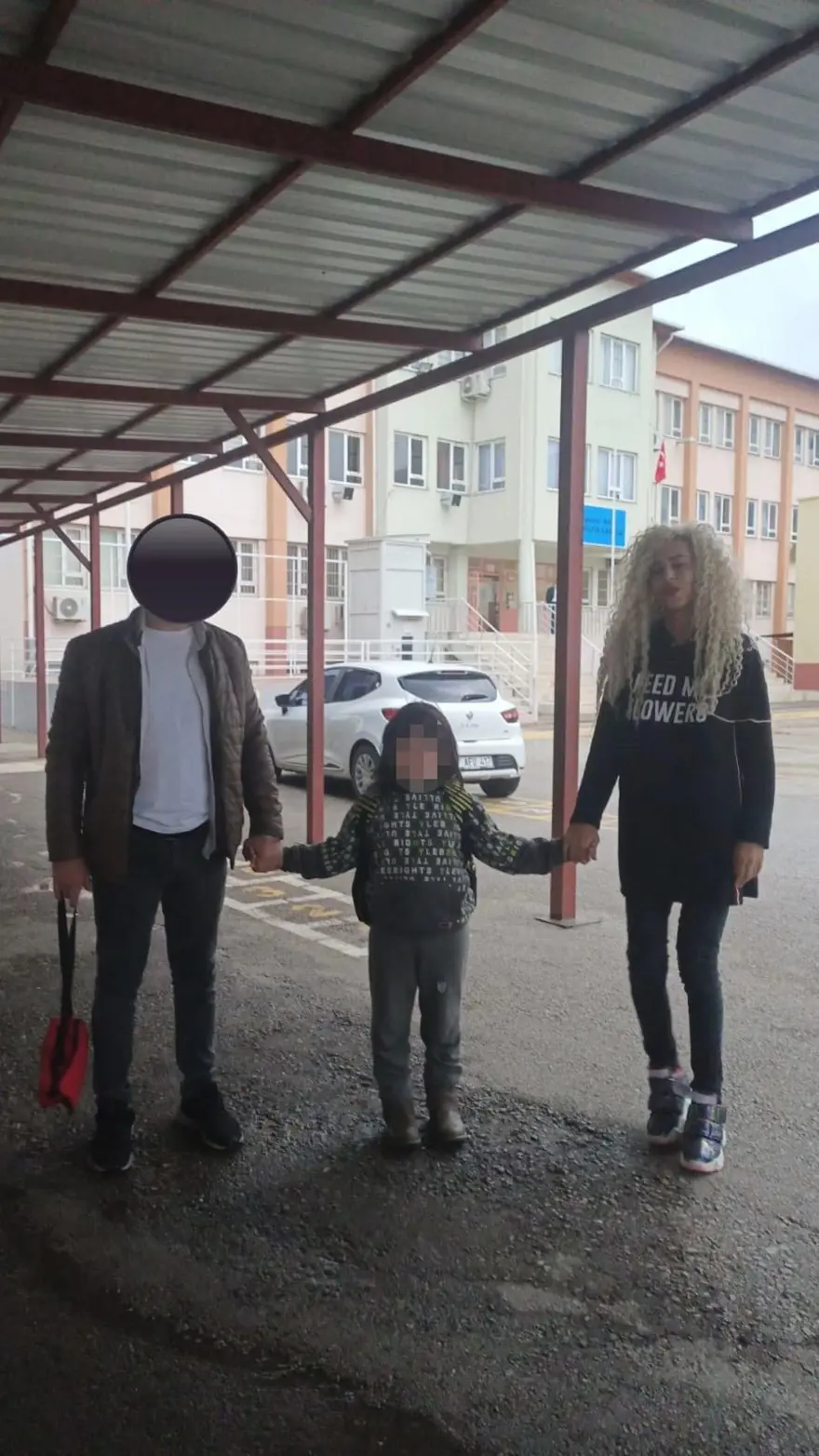 Çilingire açtırdıkları evde uyuyan çocuğun elindeki cep telefonunu bile çaldılar 9