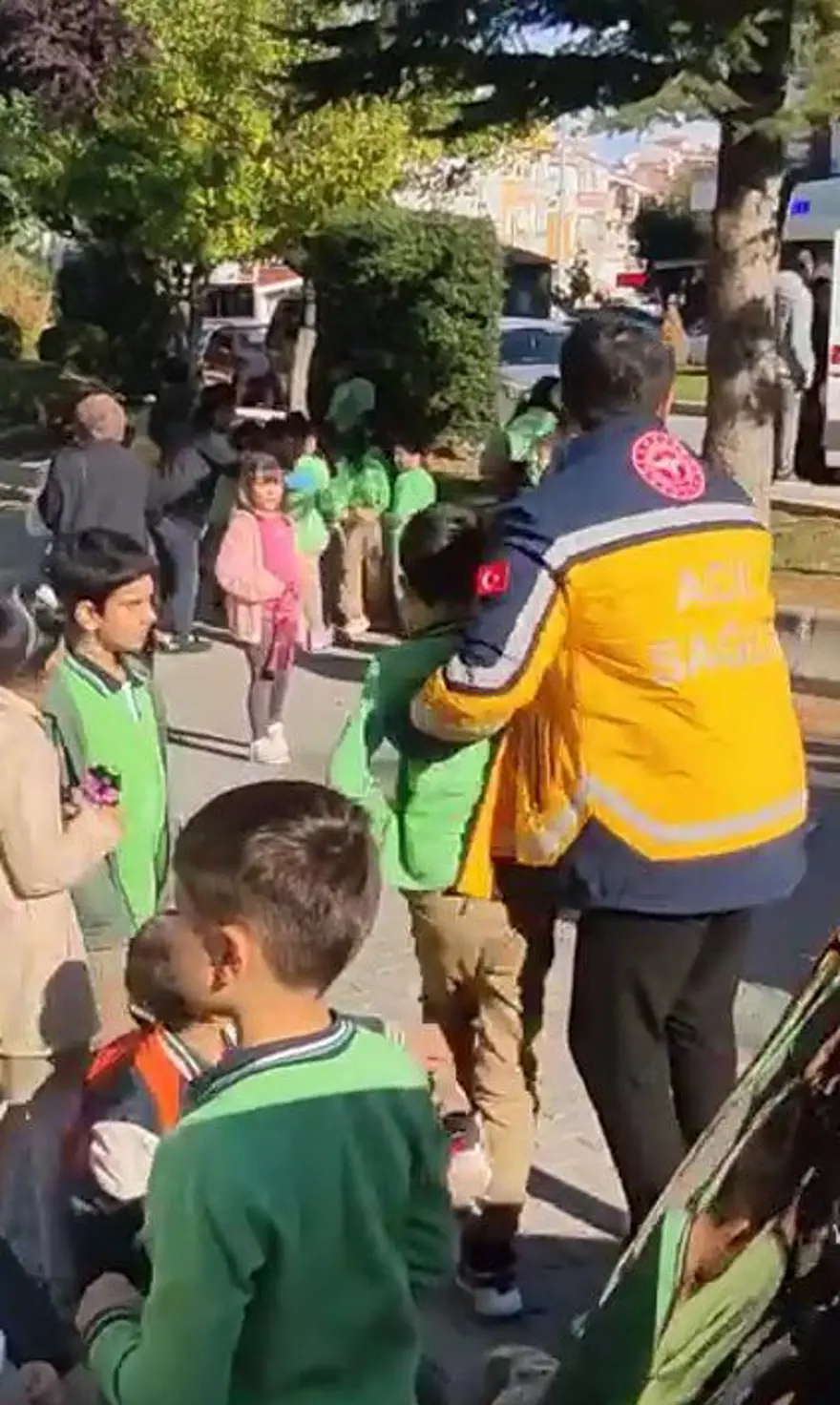 Çorum'da otobüs ile kamyon çarpıştı: Çok sayıda öğrenci yaralı 1 Çorum'da otobüs ile kamyon çarpıştı: Çok sayıda öğrenci yaralı 1