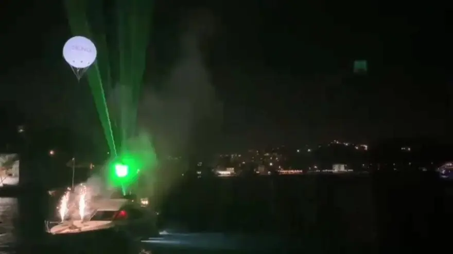 İstanbul'da lüks yatta 'fiziki mesafesiz' doğum günü partisi 8