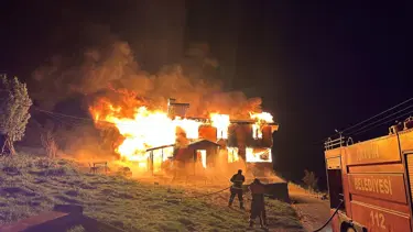 Artvin'de iki katlı ahşap evde yangın