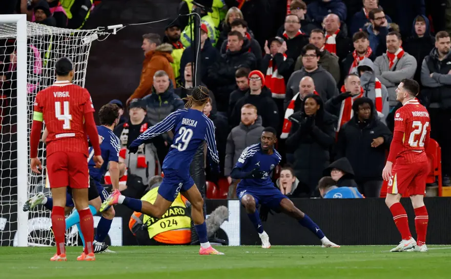 Şampiyonlar Ligi'nde tarihi gece: Hakan Çalhanoğlu bir ilke imza attı, Inter turladı | Penaltılara giden maçta PSG, Liverpool'u eledi 12 Şampiyonlar Ligi'nde tarihi gece: Hakan Çalhanoğlu bir ilke imza attı, Inter turladı | Penaltılara giden maçta PSG, Liverpool'u eledi 12