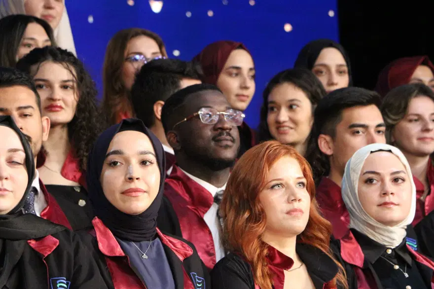 Gana’dan gelip Rizeli olmuştu, şimdi tıp fakültesinden mezun oldu 3 Gana’dan gelip Rizeli olmuştu, şimdi tıp fakültesinden mezun oldu 3