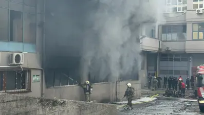 Bayrampaşa'da iş merkezi yangını