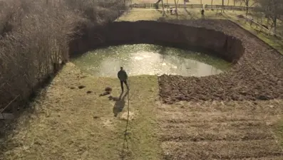 Depremlerin ardından obruklar oluştu