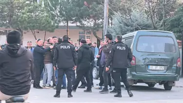 Bıçaklı ve çekiçli borç-alacak kavgası: 3 yaralı