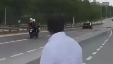 Karısını denetim noktasında bırakıp kaçtı