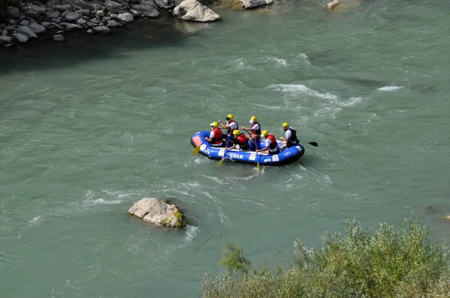 Hakkari'nin Zap Deresi'nde rafting heyecanı 6 Hakkari'nin Zap Deresi'nde rafting heyecanı 6
