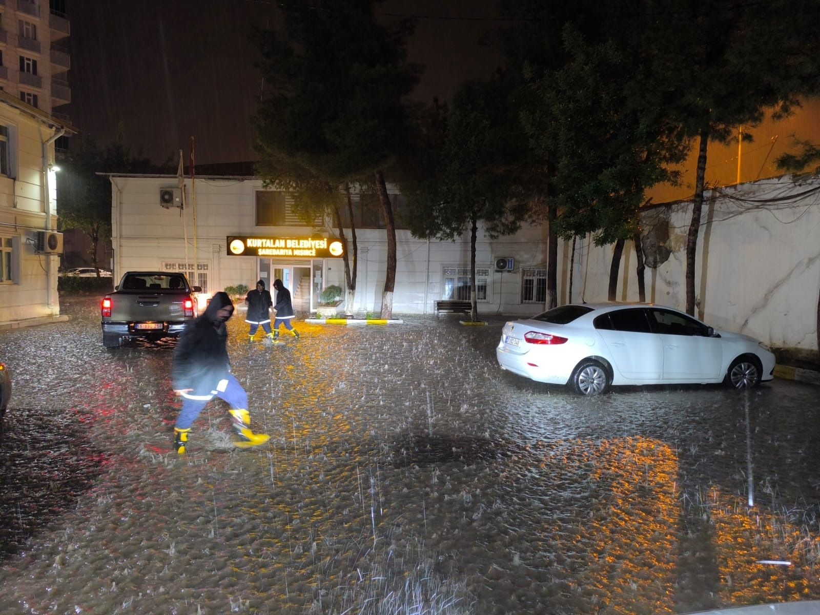 Siirt'i sağanak vurdu