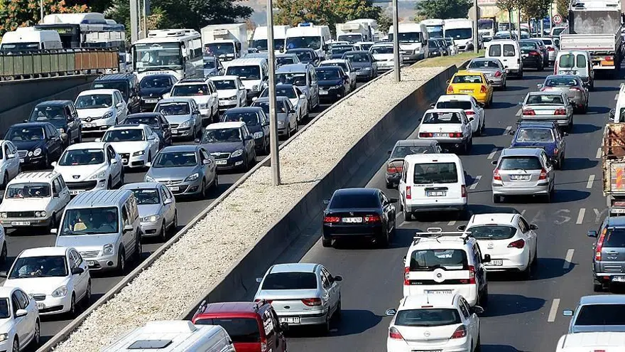 Trafiğe kaydolan araç sayısı 2024’te 2,6 milyon oldu: Bir milyon kişi aynı rengi seçti! 3 Trafiğe kaydolan araç sayısı 2024’te 2,6 milyon oldu: Bir milyon kişi aynı rengi seçti! 3