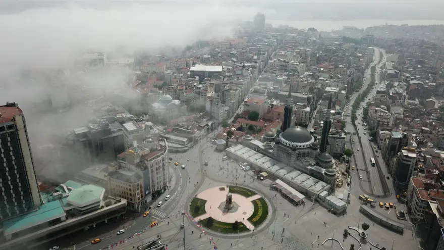 İstanbul Boğazı'na çöken sis doyumsuz görüntüler oluşturdu 8