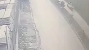 Köpekten kaçarken minibüsün çarptığı çocuk öldü