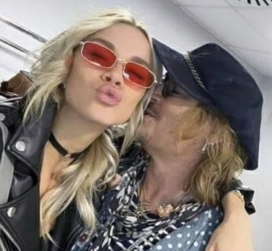 KONSER SONRASI POZ VERDİLER 3