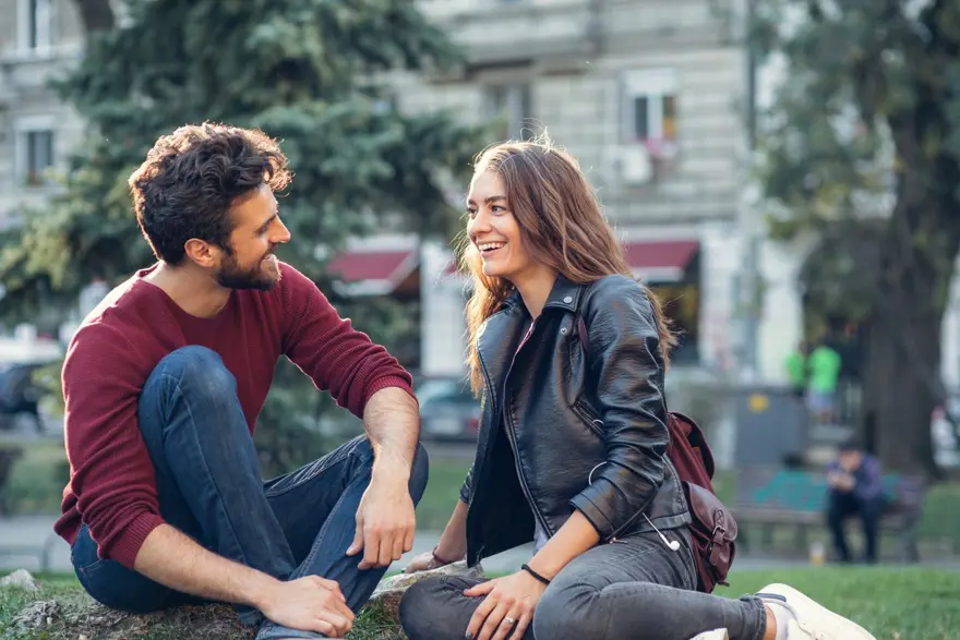 Birinin sizden hoşlandığını nasıl anlarsınız? 8 işaret ele veriyor 1