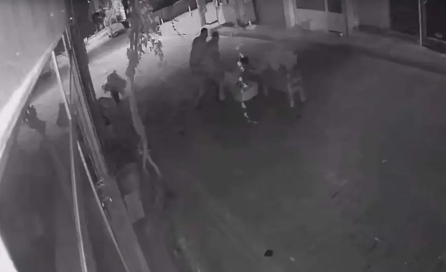 İzmir'de yeni tanıştığı kızı rehin aldı! Bir anlık dalgınlıkla yakalandı 