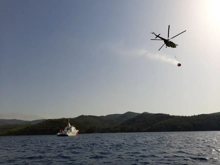 Marmaris'te yanan ormanlık alanda soğutma çalışmaları sürüyor 3