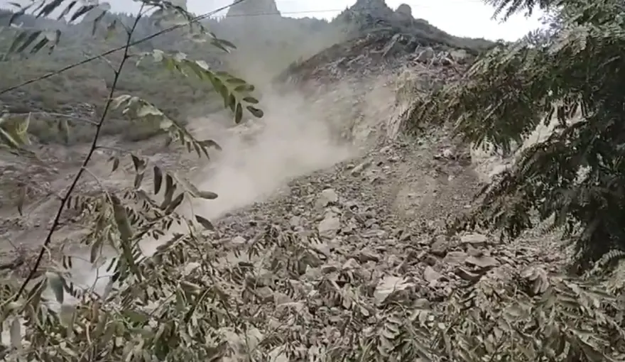 Trabzon'da taş ocağında heyelan 3