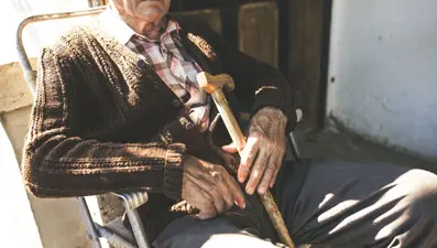 100 yaşlıdan 16'sı depresyonda: Yalnızlık, ilgi eksikliği Alzheimer'a yol açabilir