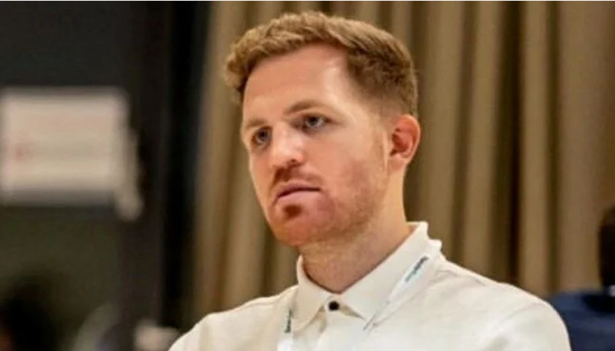 DEVİN ÖZEK KİMDİR? 5 DEVİN ÖZEK KİMDİR? 5