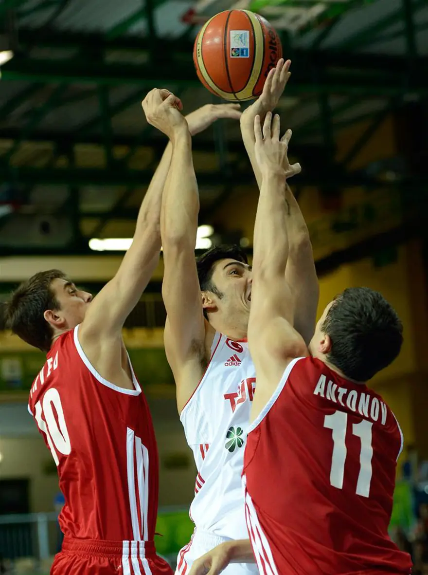 Devler mağlubiyetle kapadı 6