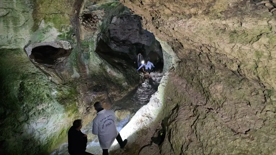 Safranbolu’da nefeskesen hırsız kovalamacası: Kanyona kaçan soyguncular yakalandı, altınlar bulundu 4