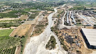 Gediz Nehri'nde tedirgin eden görüntü