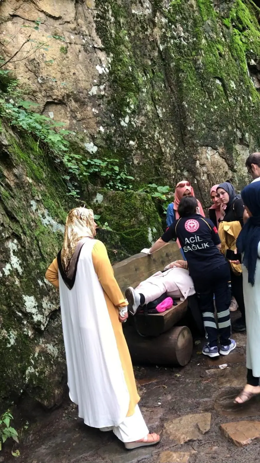 Sümela Manastırı'na giden yola taş düştü: 2 kişi yaralandı 8