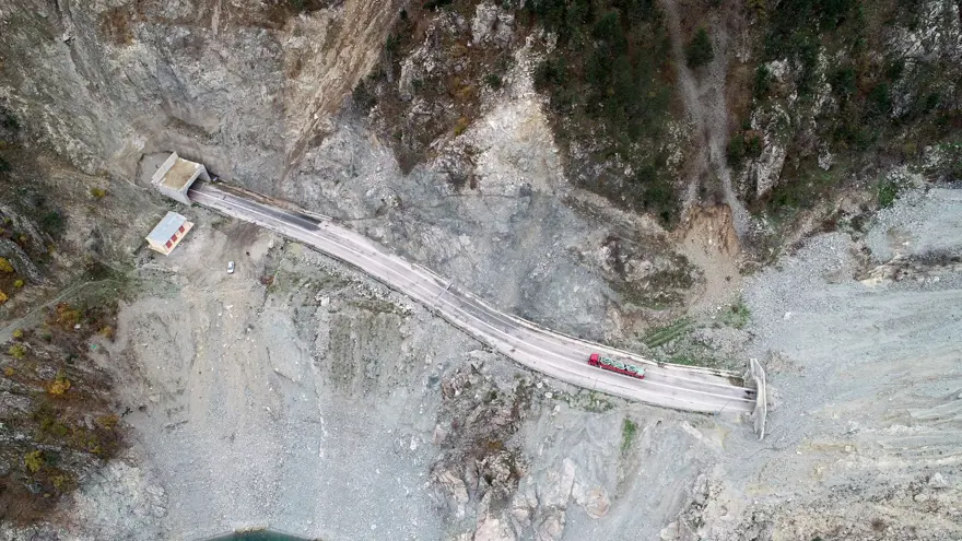 Yusufeli'nin yeni yerleşim yerine 40 tünelle ulaşılacak 12 Yusufeli'nin yeni yerleşim yerine 40 tünelle ulaşılacak 12