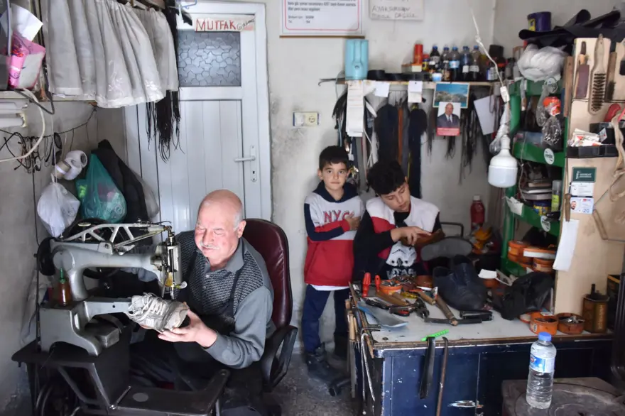 20 yaşında çırak olarak devraldı, 45 yıldır bu işi yapıyor: "Biz babamızdan bu şekilde öğrendik" 7