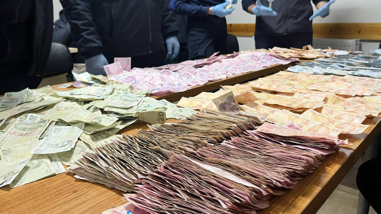 Dilencilerin üzerinden binlerce lira ve döviz çıktı