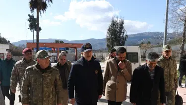 Bakan Akar: 'Sınırlardan sığınmacı akını' iddiaları gerçek dışı