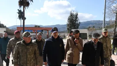 Bakan Akar: 'Sınırlardan sığınmacı akını' iddiaları gerçek dışı