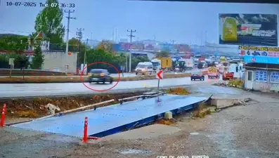 Bursa'da feci kaza: Önce TIR'a, sonra elektrik panosuna çarptı