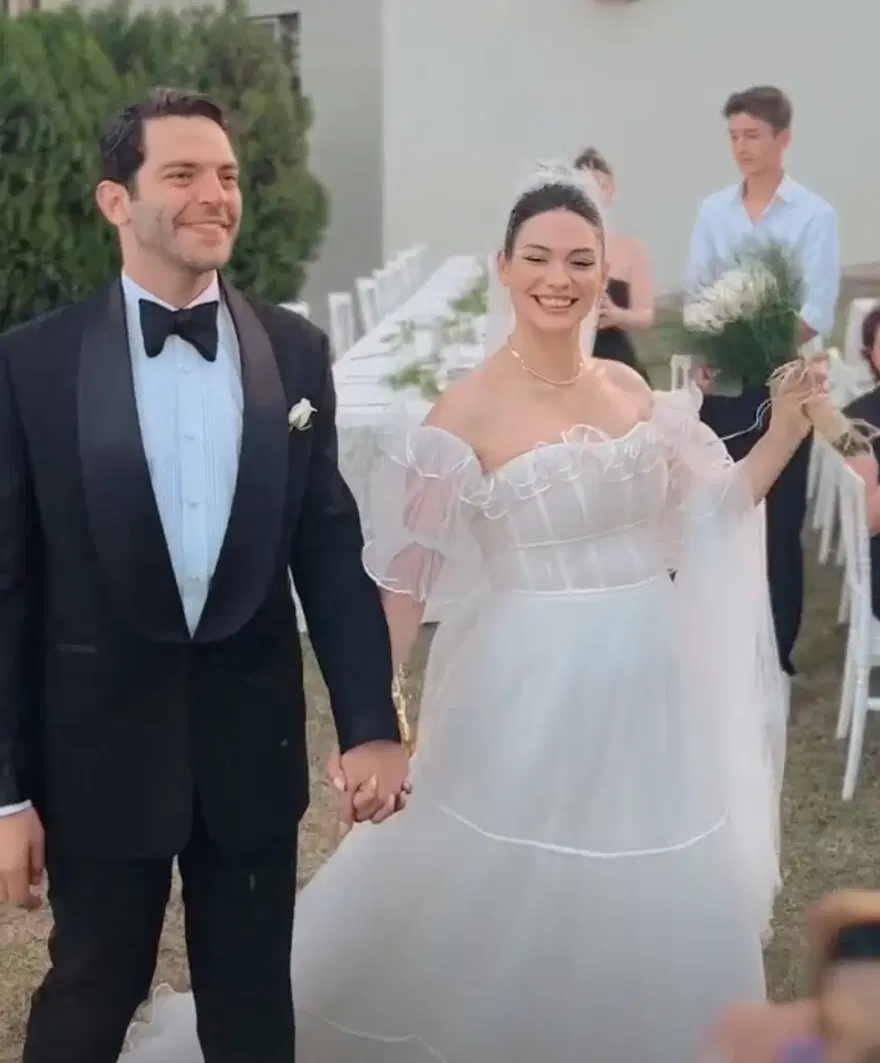 Oyuncu Beste Kökdemir'den düğün gününde bebek müjdesi 2
