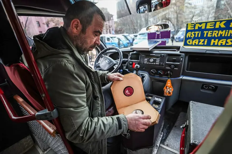 Antika merakı dolmuş şoförünü 'gramofonist' yaptı 1
