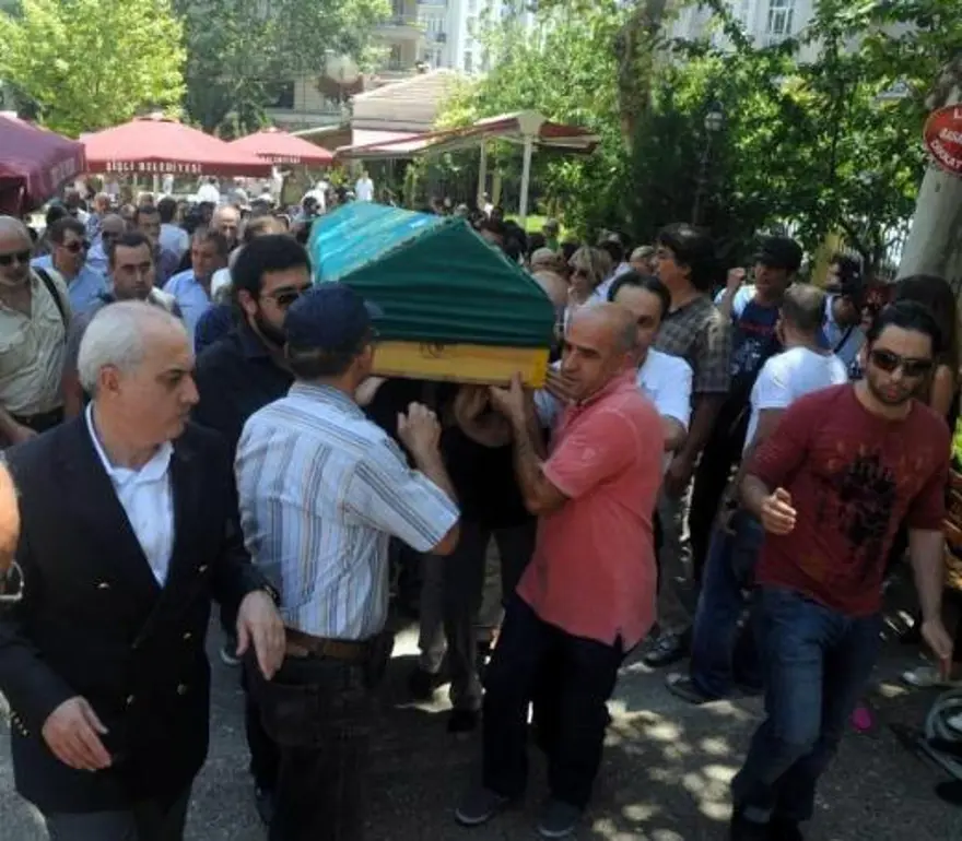 Demet Akbağ'ın acı günü 13