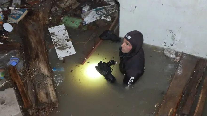 İstanbul'u sağanak vurdu: Ev ve iş yerlerini su bastı, sele kapılan 2 kişi hayatını kaybetti 36