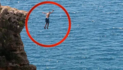 Canını hiçe saydı, 30 metrelik falezlerden atladı
