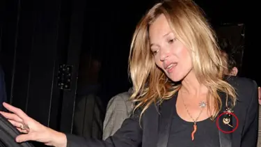 Kate Moss'un broşu dikkat çekti