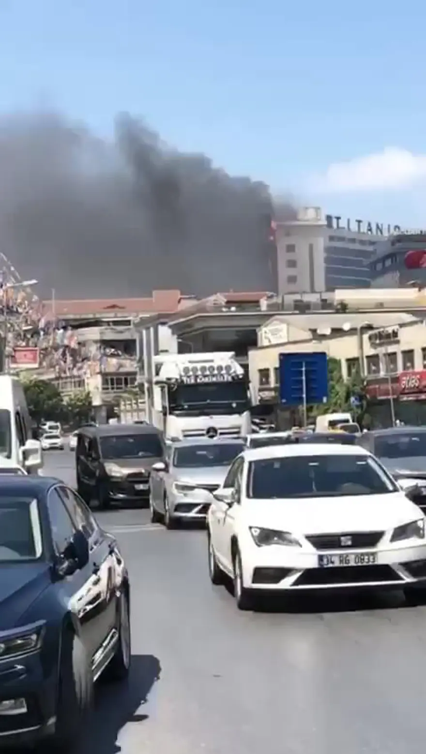 Bayrampaşa'da kültür merkezinde yangın 9