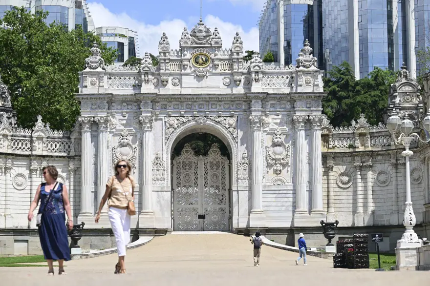 Dolmabahçe Sarayı'nın kullanıma açılışının 167'nci yılı 32