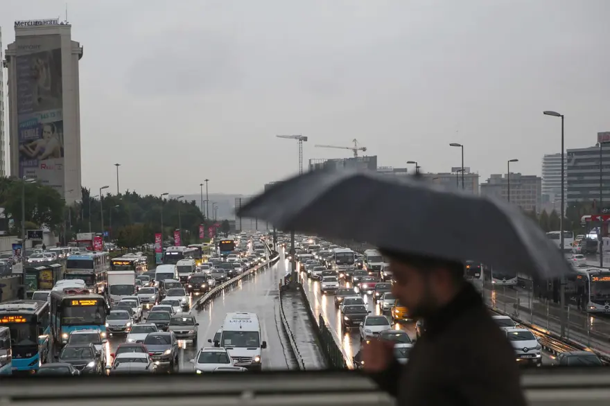 Hava durumu: İstanbul güne yağmurla başladı 4