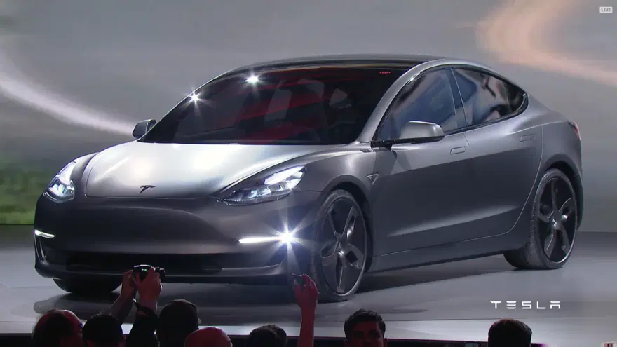 Tesla Model 3 görücüye çıktı 36