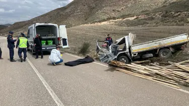 Sivas'ta kamyonet devrildi: 1 ölü, 2 yaralı