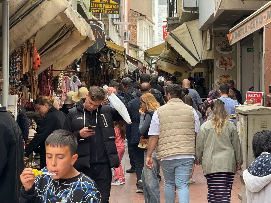 1 günde 20 bin araç gelince ilçeye girişler kapatıldı! 3