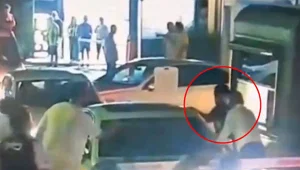 Kadıköy’de savcıya yumruklu saldırı: İki şüpheli tutuklandı Kadıköy’de savcıya yumruklu saldırı: İki şüpheli tutuklandı