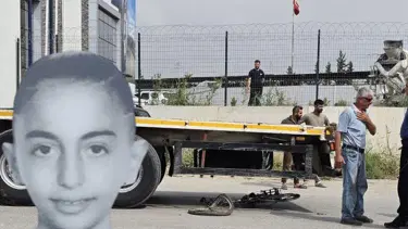 Mersin'de korkunç kaza: TIR'ın çarptığı bisikletli çocuk öldü, sürücü kaçtı