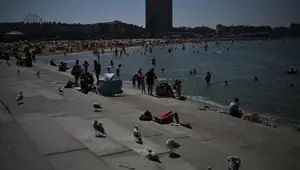 İngiltere kavruluyor: Pek çok kentte termometreler 35 dereceyi gösterdi