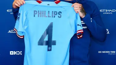 Manchester City, Kalvin Phillips'i renklerine bağladı