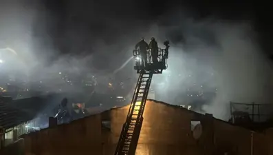 Gaziosmanpaşa'da gece saatlerinde korkutan yangın